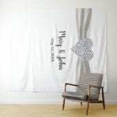 Diamond Heart White Ribbon Wedding Backdrop Wandkleed (In Situ (horizontaal))