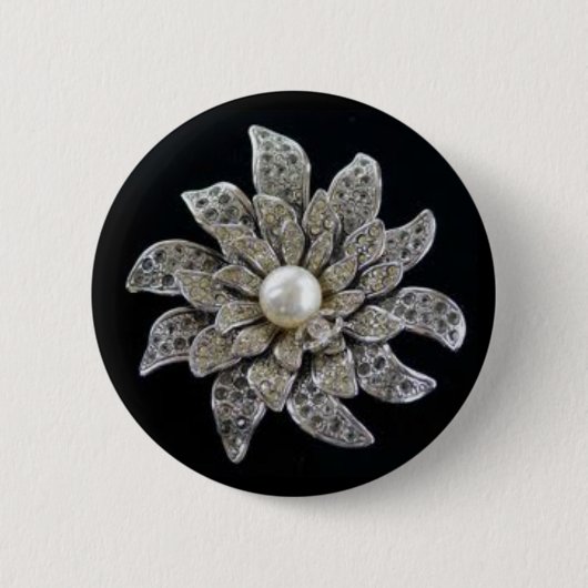 Diamond & Pearl Brooch Ronde Button 5,7 Cm (Voorkant)