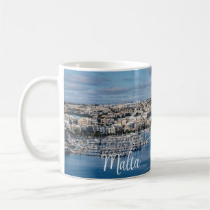 Diavoorhaven met moderne gebouwen en boten koffiemok