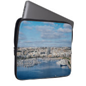 Diavoorhaven met moderne gebouwen en boten laptop sleeve (Voorkant Rechts)