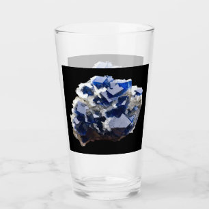Diepblauw Fluorietkristal & Vlokken Calciet op maa Glas