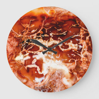 Diepe herfst in steen gebeiteld grote klok