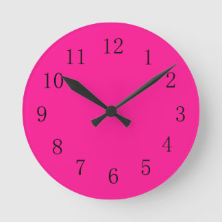 Diepe roze ronde (gemiddelde) wandklok klok