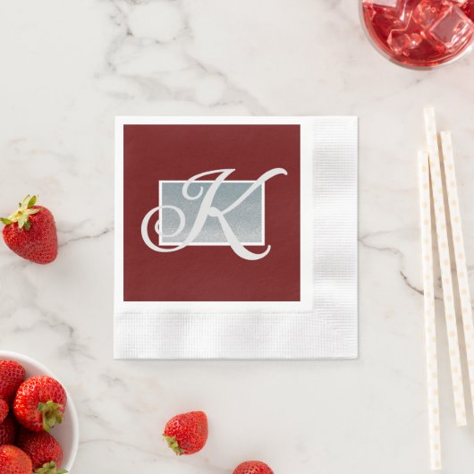 Diepe wijn en zilver Monogram Papier Napkins Servet (Insitu)
