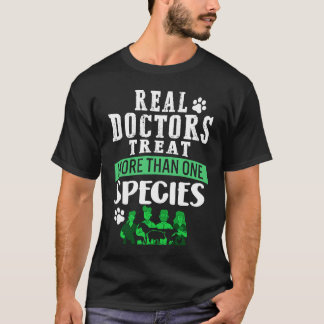 Dierenarts echte dokter behandelt meer dan één soo t-shirt
