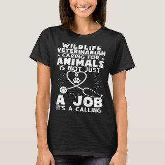 Dierenarts in het wild die dieren verzorgt, niet a t-shirt