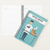Dierenarts Man Met Dieren & Aangepaste Tekst Planner (Display)