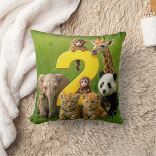 Dierenbaby's in het wild met een twee kussen