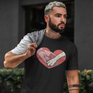 Dierenhand en menselijke hand in het hart t-shirt