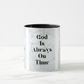 Dieu Est Toujours À Temps Mug À Deux Tons (Centre)