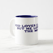 Dieu m'aime Mug de café (humour) (Devant gauche)