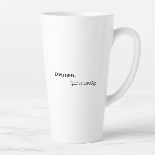 Dieu travaille mug design typographie chrétienne (Droite)