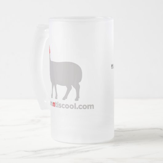 Différente est la tasse de bière fraîche (Devant gauche)