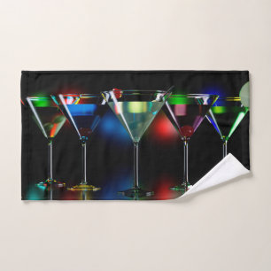 Différents cocktails dans des lunettes à martini é