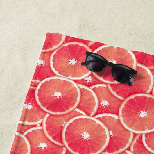 Digitale roze Grapefruit Slice Montage Strandlaken (In situ)