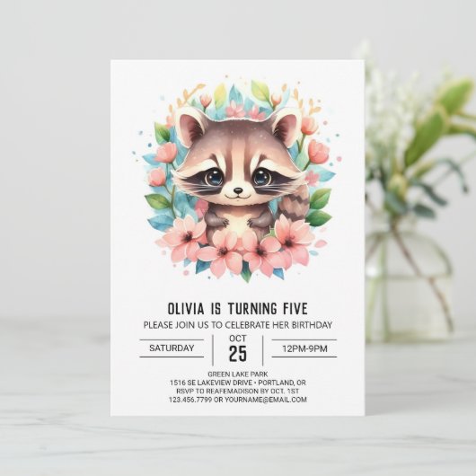 Digitale roze wasbeer meisje verjaardag kaart (Staand voorkant)