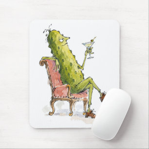 Dill Pickle in een stoel met een Martini Muismat