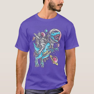 Dinasour tri space sky an astronaut sterren planet t-shirt