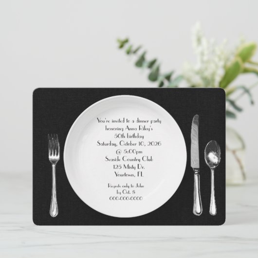Dîner d'anniversaire Invitation sur noir (Debout devant)