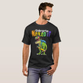 Dino Trex Kindergarten Nailed It Graduation Boy Ki T-shirt (Voorkant volledig)