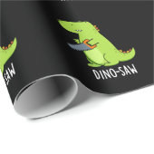 Dino-zaag Funny Dinosaur Tool Pun Dark BG Cadeaupapier (Rol Hoek)