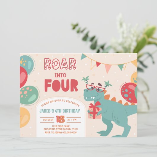 Dinosaur 4e anniversaire Invitation garçon. Arrièr (Debout devant)