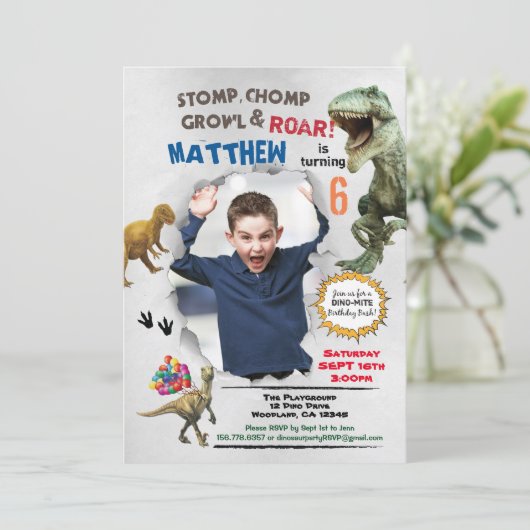 Dinosaur anniversaire photo invitation rustique (Debout devant)