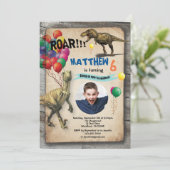 Dinosaur anniversaire photo invitation rustique (Debout devant)