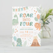 Dinosaur Birthday Invitation Four. Cute Baby Dino  (Debout devant)