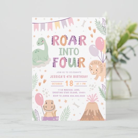 Dinosaur Fille Invitation de 4e anniversaire. Bébé (Debout devant)