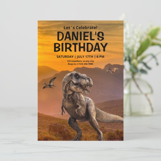 Dinosaur invitation d'anniversaire, Anniversaire d (Debout devant)