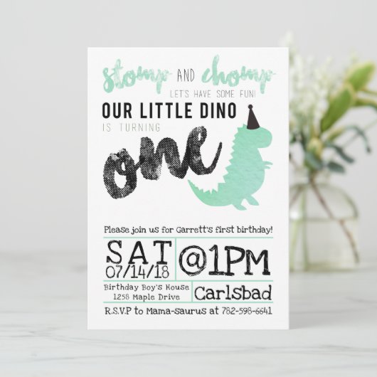 Dinosaur Invitation Stomp and Chomp First Birthday Kaart (Staand voorkant)