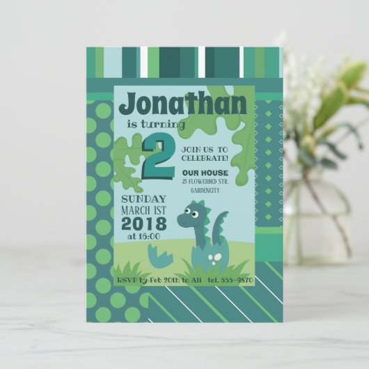 Dinosaur oeuf garçon anniversaire invitation (Debout devant)