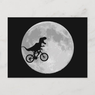 Dinosaur op een bike in Sky met maan Briefkaart