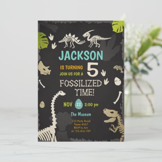 Dinosaur Party Boy Fossil Dino Dig Birthday Kaart (Staand voorkant)