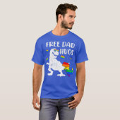 Dinosaur T-rex Free Dad Hugs Wearing Glasses Day T-shirt (Voorkant volledig)