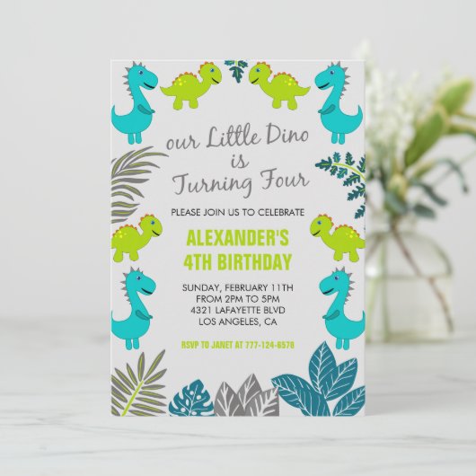 Dinosaurus 4e verjaardag oerwoud groen schattig t  kaart (Staand voorkant)