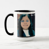 Dipali Ojha Mug par RoseWrites (Gauche)