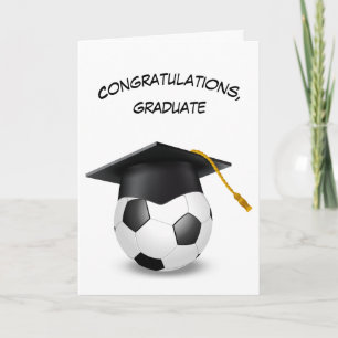 Diploma hoed op een voetbal kaart