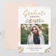 Diploma-uitnodiging met bloemen en gouden schrift