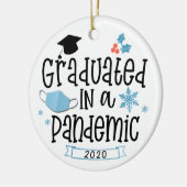 Diplômé dans un ornement de Noël pandémique 2020 (Gauche)