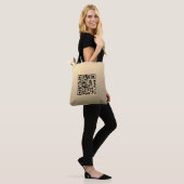 Direct bewerkbare QR-code Sjabloon | Faux Gold Draagtas (Op model)
