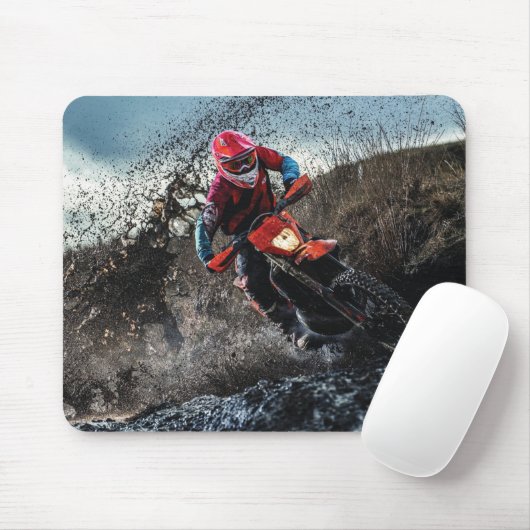 Dirte fietserrider gooit kussen muismat (Met muis)