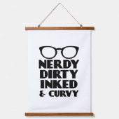 Dirty Nerdy Inked en Curvy Hangend Wandkleed (Voorkant)