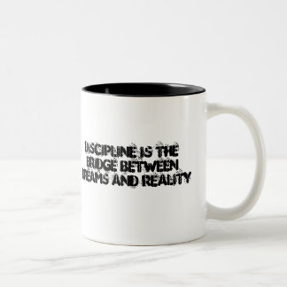 DISCIPLINE IS DE BRUG TUSSEN DREAMS EN REAL TWEEKLEURIGE KOFFIEMOK