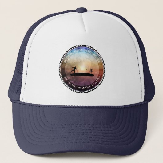 Disk Golfer Putting Trucker Pet (Voorkant)