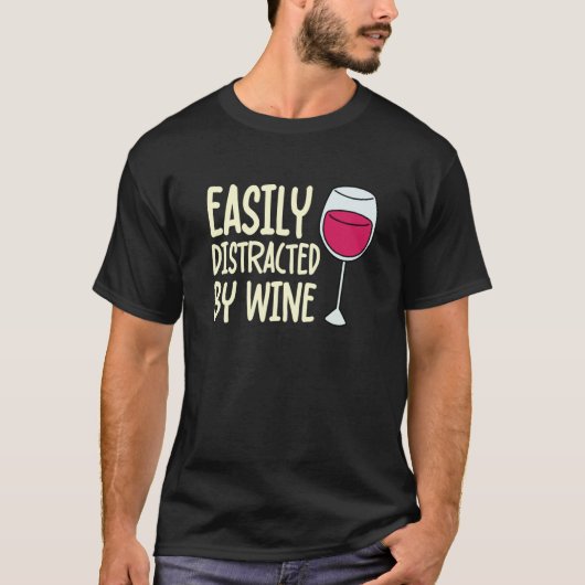 Distracted By Wine Drinking Drinker Sayings Graphi T-shirt (Voorkant)