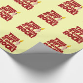 Dit cadeau gaat rocken! cadeaupapier (Hoek)