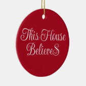 Dit Huis gelooft typografie script rood Keramisch Ornament (Rechts)