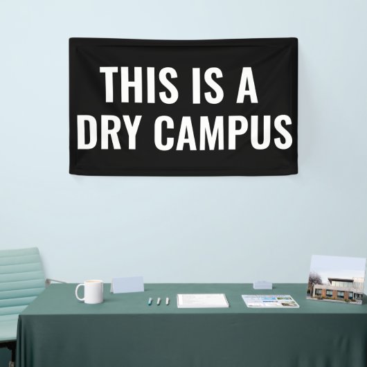 Dit is een Dry Campus Flag Banner College Dorm (Beurs)